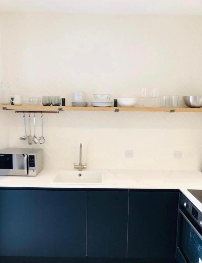 See Our Amazing Score At The Kepties - 5 X Luxurious Serviced Apartments - With Gardens - Fully Equipped - Free Parking - By Orion Short Stays - See Our Other Individual Listings --- This Is For Brand Awareness Only --- 아브로스 외부 사진