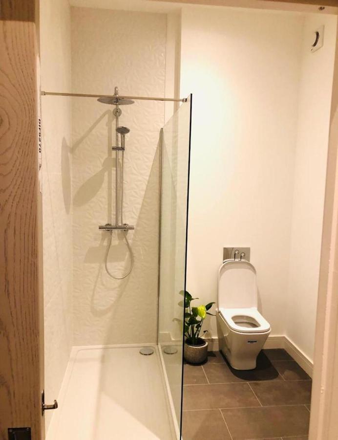 See Our Amazing Score At The Kepties - 5 X Luxurious Serviced Apartments - With Gardens - Fully Equipped - Free Parking - By Orion Short Stays - See Our Other Individual Listings --- This Is For Brand Awareness Only --- 아브로스 외부 사진