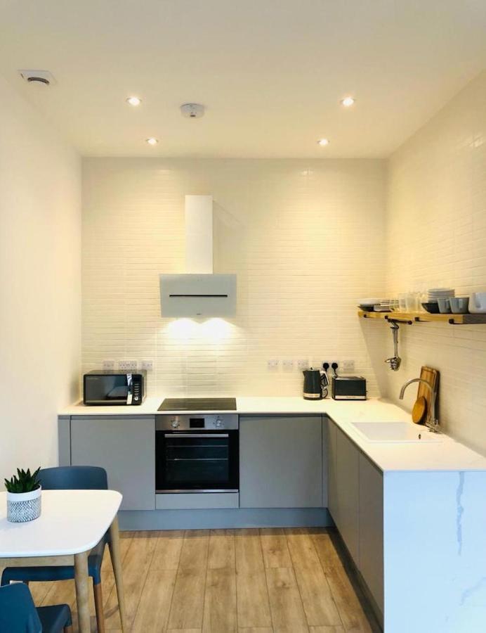 See Our Amazing Score At The Kepties - 5 X Luxurious Serviced Apartments - With Gardens - Fully Equipped - Free Parking - By Orion Short Stays - See Our Other Individual Listings --- This Is For Brand Awareness Only --- 아브로스 외부 사진