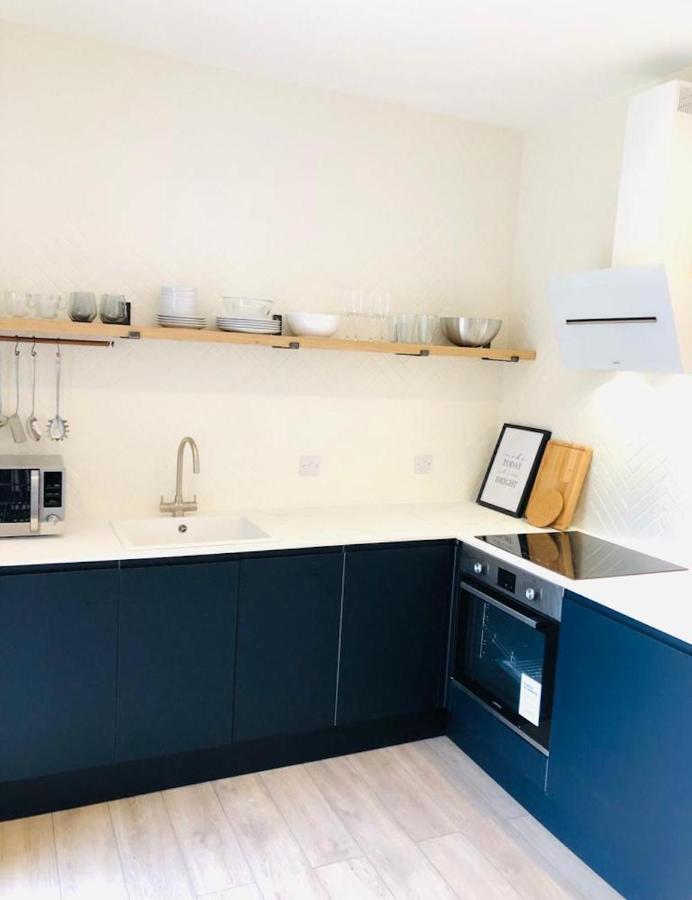 See Our Amazing Score At The Kepties - 5 X Luxurious Serviced Apartments - With Gardens - Fully Equipped - Free Parking - By Orion Short Stays - See Our Other Individual Listings --- This Is For Brand Awareness Only --- 아브로스 외부 사진