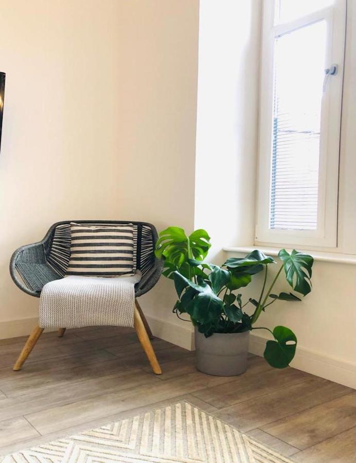 See Our Amazing Score At The Kepties - 5 X Luxurious Serviced Apartments - With Gardens - Fully Equipped - Free Parking - By Orion Short Stays - See Our Other Individual Listings --- This Is For Brand Awareness Only --- 아브로스 외부 사진