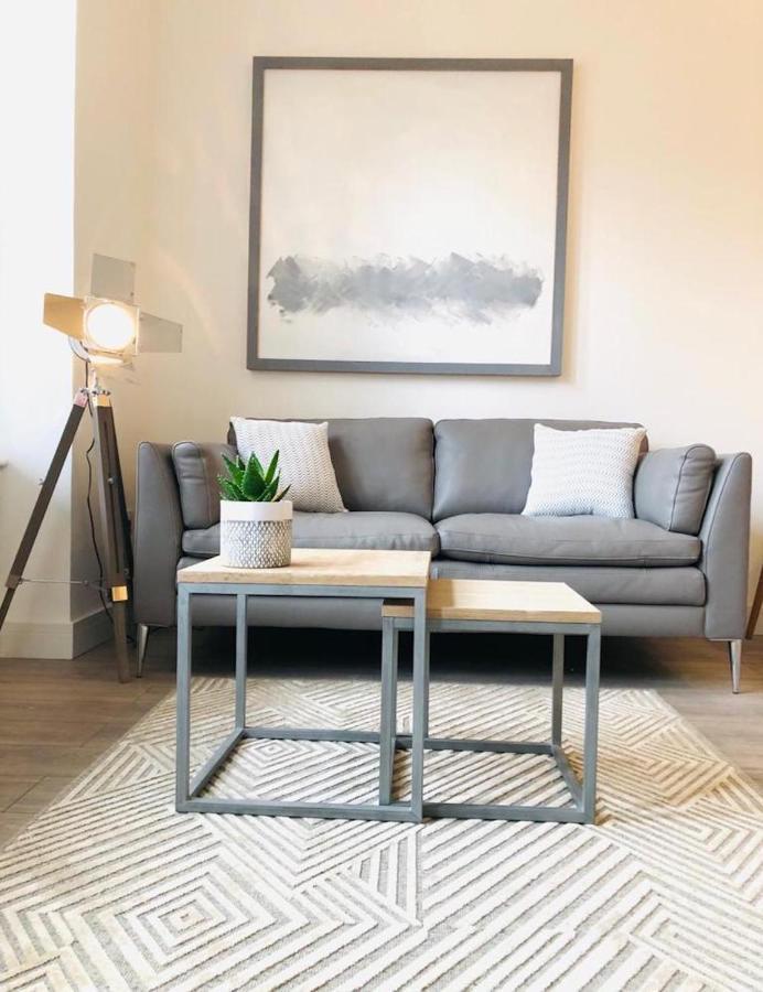 See Our Amazing Score At The Kepties - 5 X Luxurious Serviced Apartments - With Gardens - Fully Equipped - Free Parking - By Orion Short Stays - See Our Other Individual Listings --- This Is For Brand Awareness Only --- 아브로스 외부 사진
