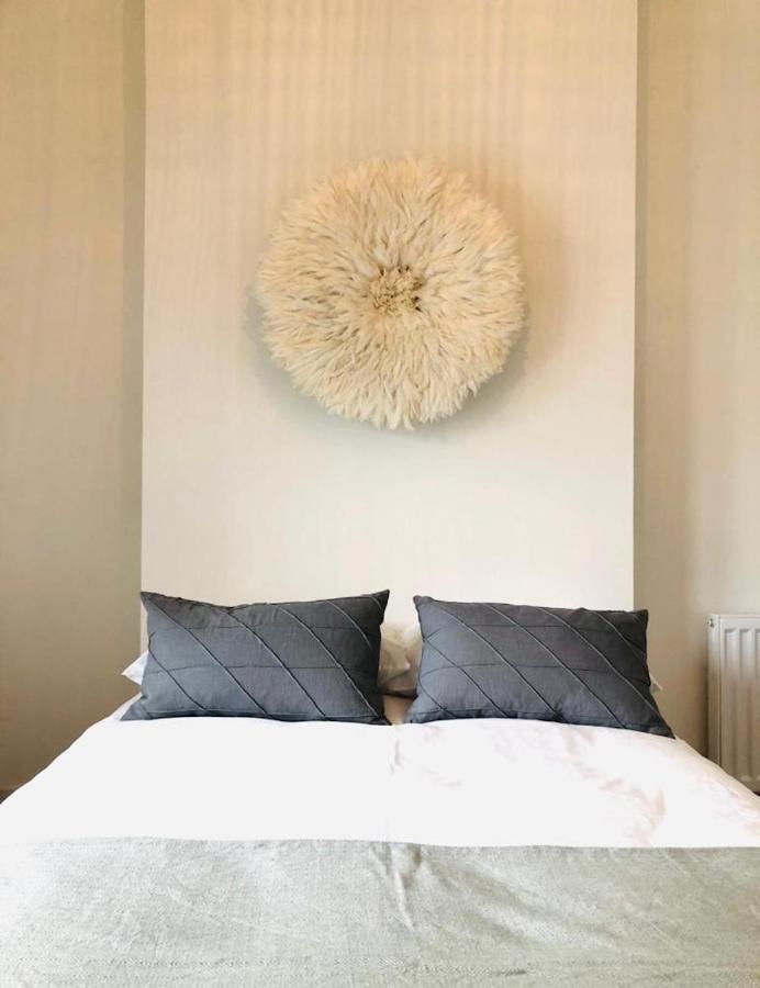 See Our Amazing Score At The Kepties - 5 X Luxurious Serviced Apartments - With Gardens - Fully Equipped - Free Parking - By Orion Short Stays - See Our Other Individual Listings --- This Is For Brand Awareness Only --- 아브로스 외부 사진