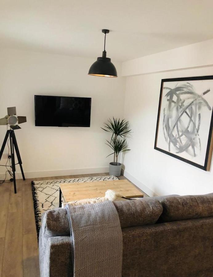 See Our Amazing Score At The Kepties - 5 X Luxurious Serviced Apartments - With Gardens - Fully Equipped - Free Parking - By Orion Short Stays - See Our Other Individual Listings --- This Is For Brand Awareness Only --- 아브로스 외부 사진