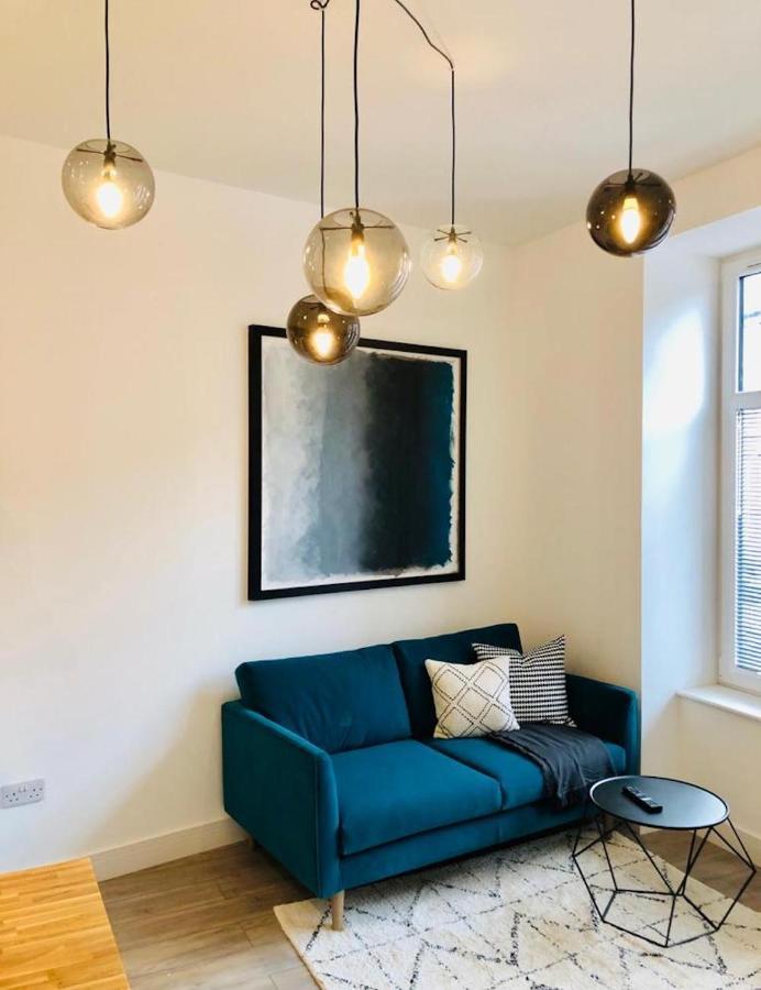 See Our Amazing Score At The Kepties - 5 X Luxurious Serviced Apartments - With Gardens - Fully Equipped - Free Parking - By Orion Short Stays - See Our Other Individual Listings --- This Is For Brand Awareness Only --- 아브로스 외부 사진