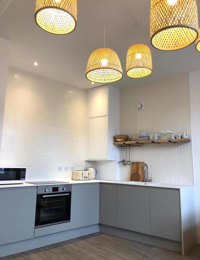 See Our Amazing Score At The Kepties - 5 X Luxurious Serviced Apartments - With Gardens - Fully Equipped - Free Parking - By Orion Short Stays - See Our Other Individual Listings --- This Is For Brand Awareness Only --- 아브로스 외부 사진