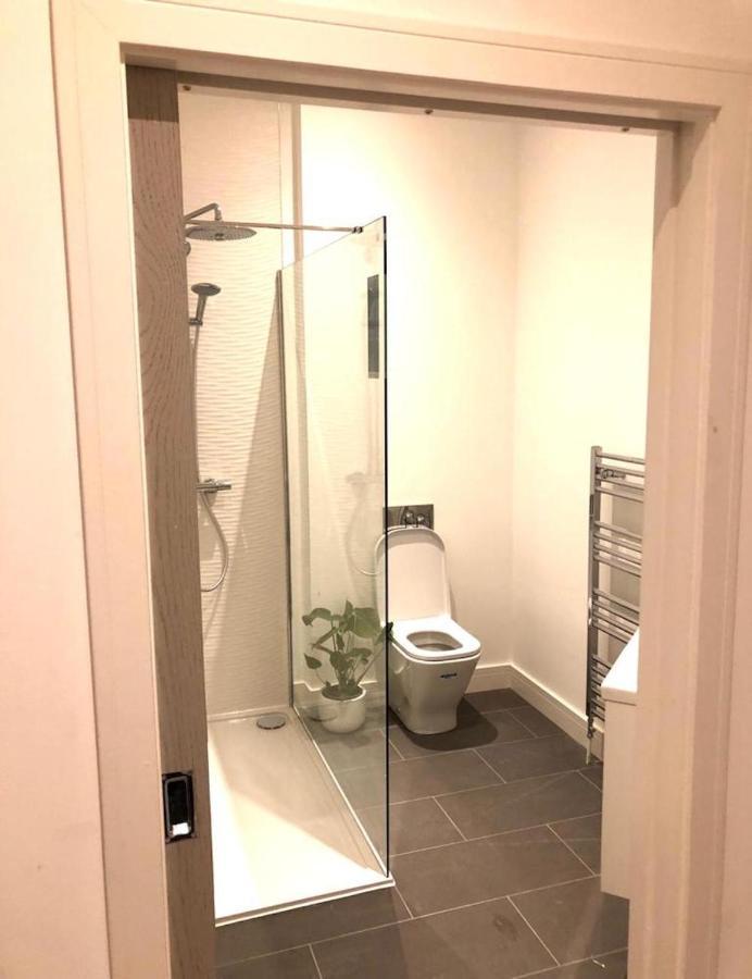 See Our Amazing Score At The Kepties - 5 X Luxurious Serviced Apartments - With Gardens - Fully Equipped - Free Parking - By Orion Short Stays - See Our Other Individual Listings --- This Is For Brand Awareness Only --- 아브로스 외부 사진
