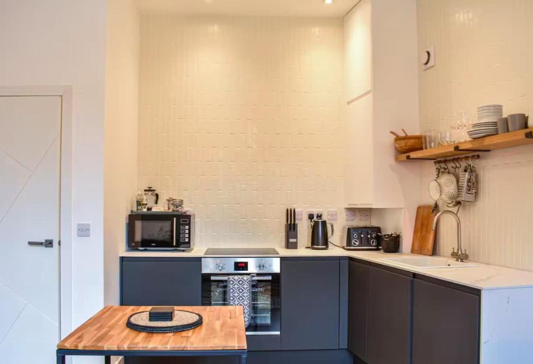 See Our Amazing Score At The Kepties - 5 X Luxurious Serviced Apartments - With Gardens - Fully Equipped - Free Parking - By Orion Short Stays - See Our Other Individual Listings --- This Is For Brand Awareness Only --- 아브로스 외부 사진